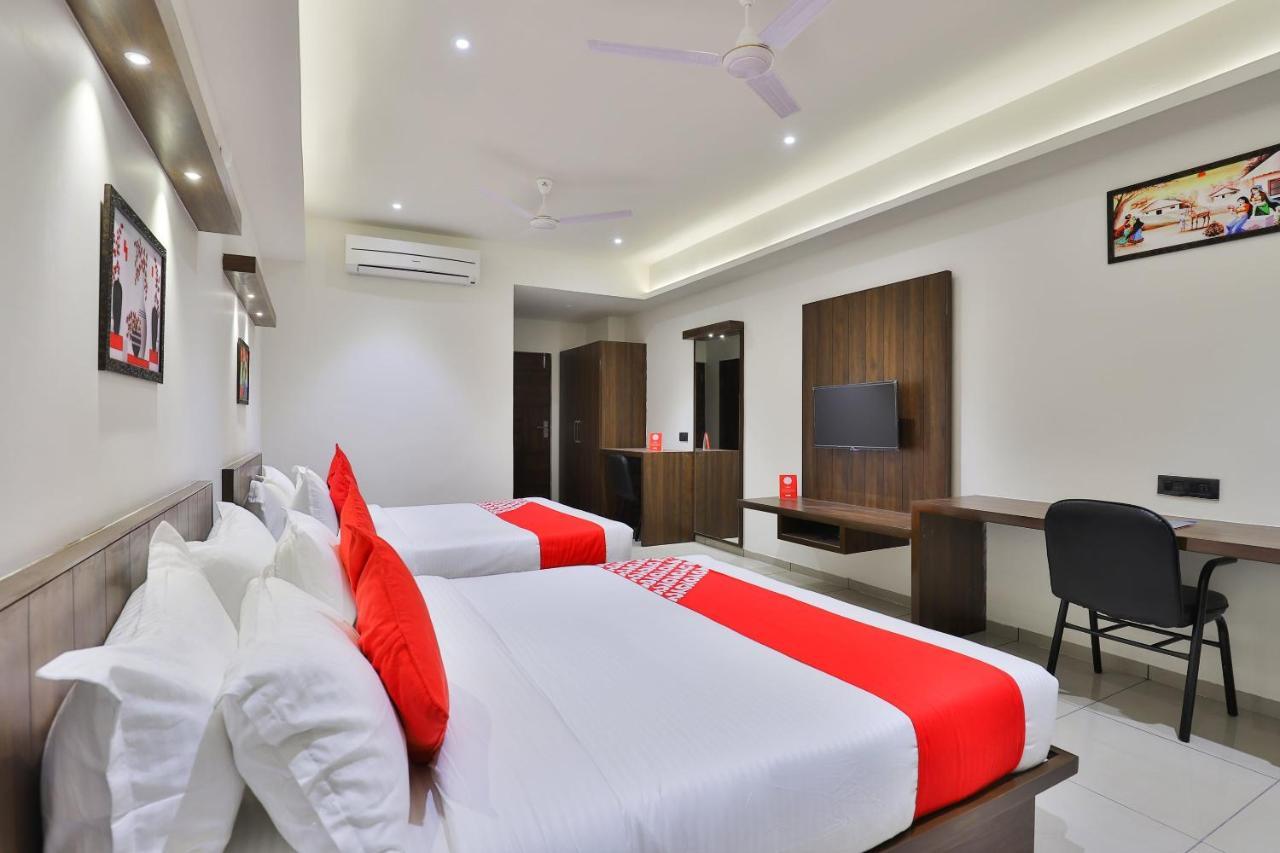 Oyo 16604 Hotel Sparsh Inn Ahmedabad Luaran gambar